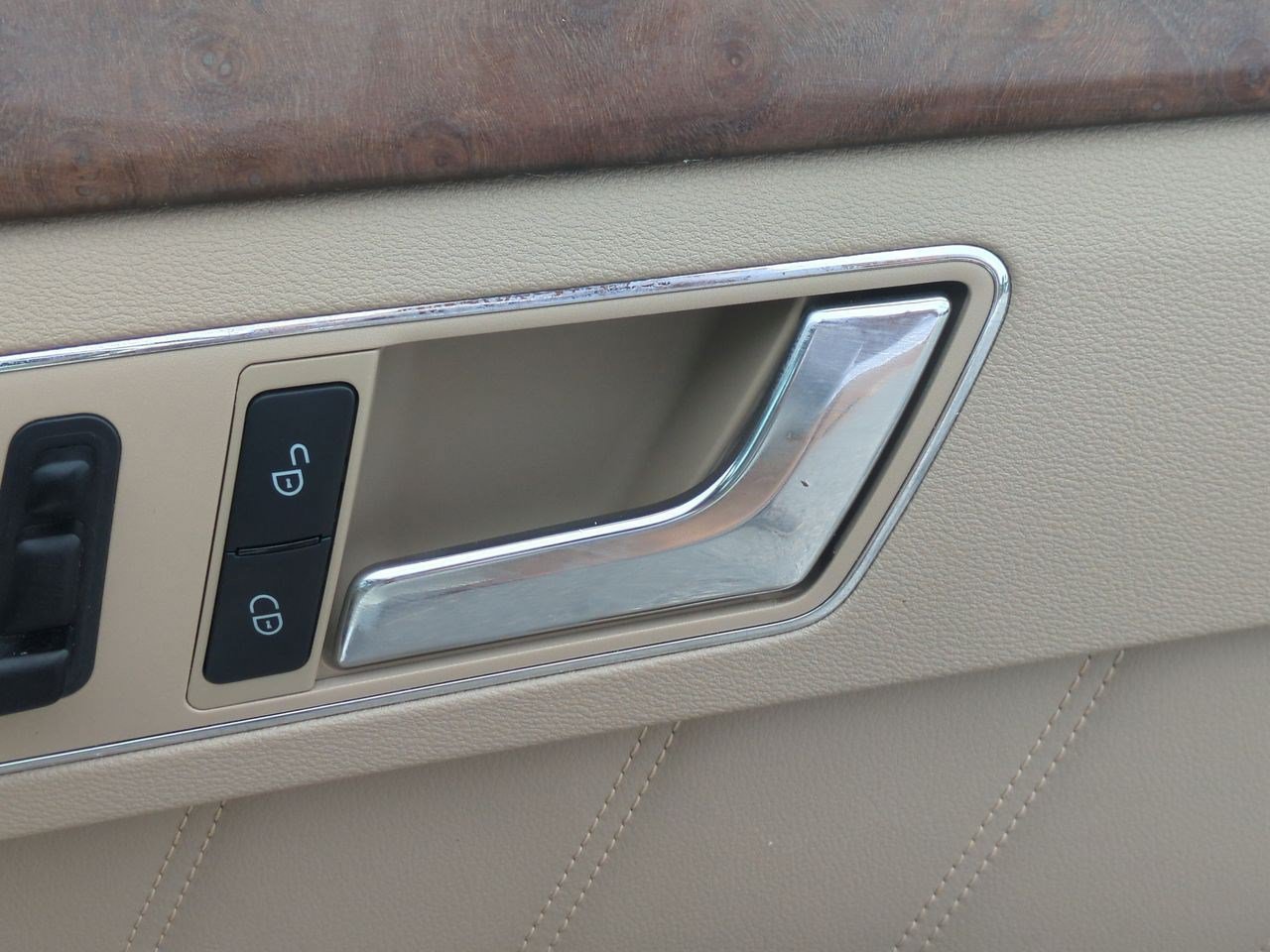 Used 2010 Mercedes-Benz E 350 Sedan image 39