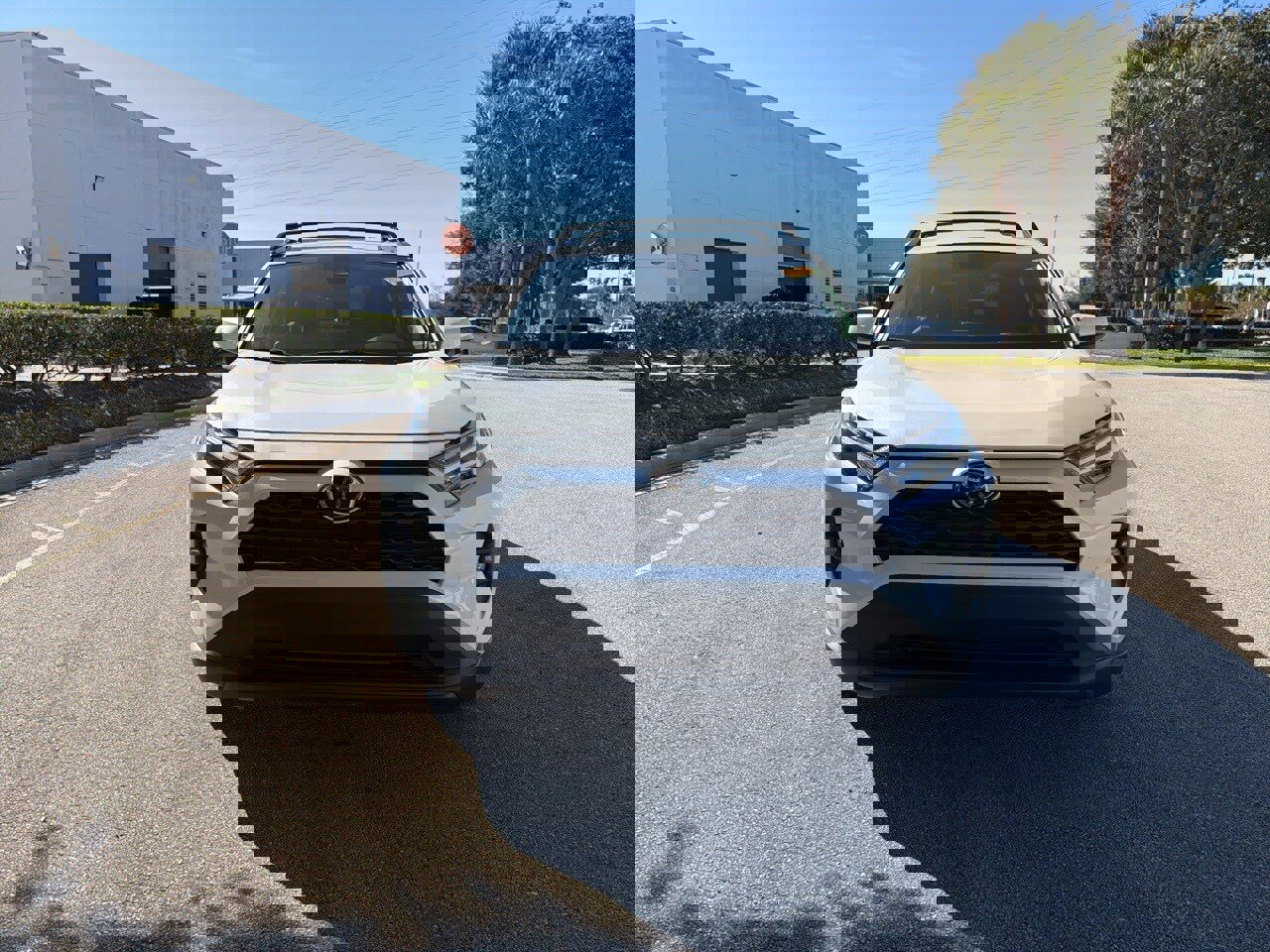 Used 2025 Toyota RAV4 XLE Premium image 8