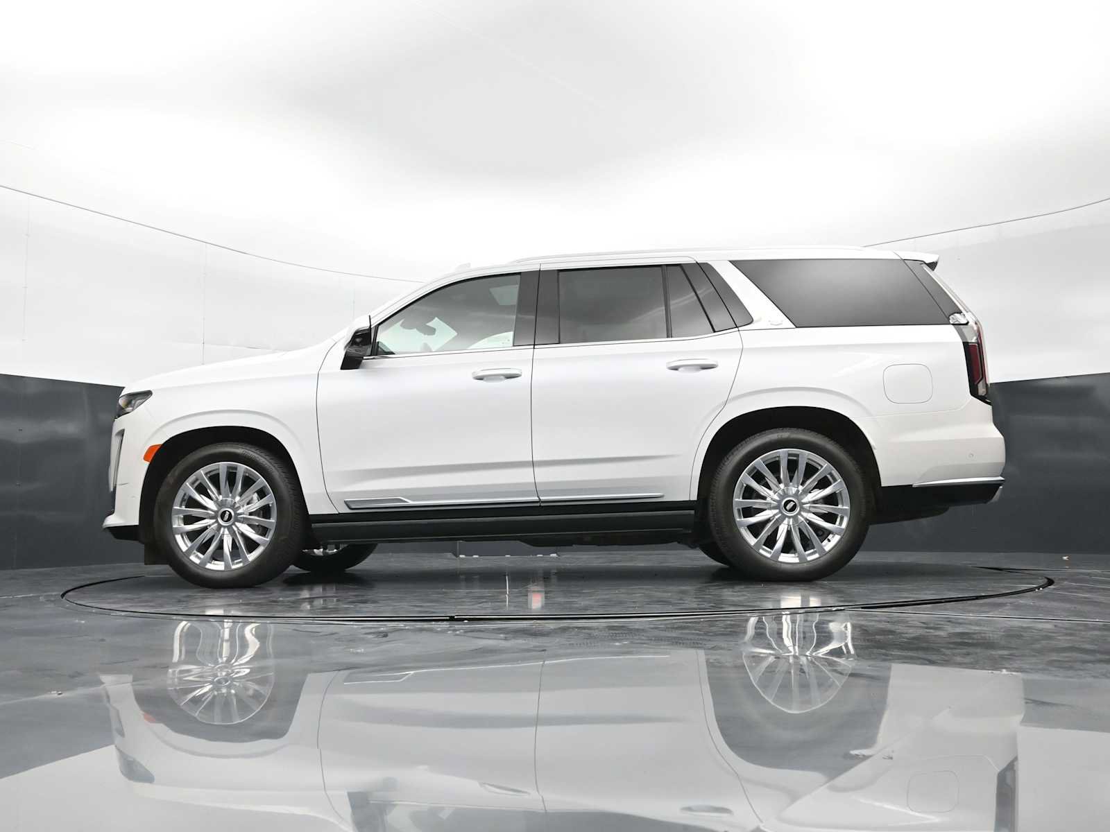 Used 2024 Cadillac Escalade Premium Luxury w/ Performance Package AWD/4WD image 33