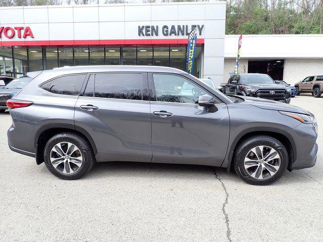 Certified 2021 Toyota Highlander XLE image 2
