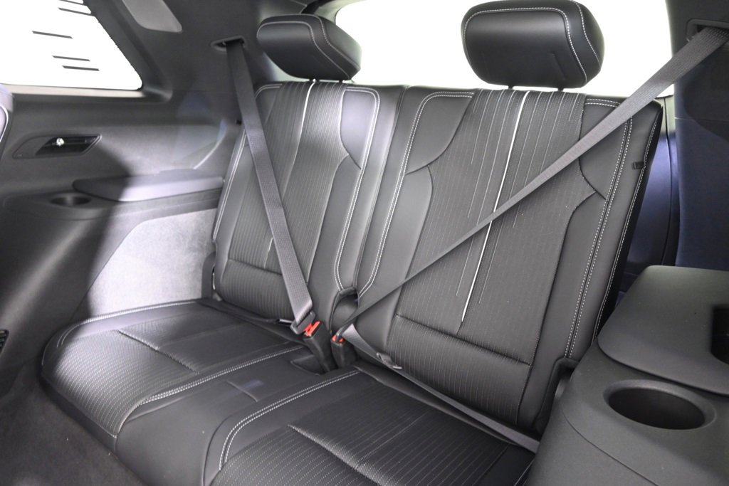 New 2026 Cadillac Vistiq Luxury w/ LPO, Floor Liner Package image 21
