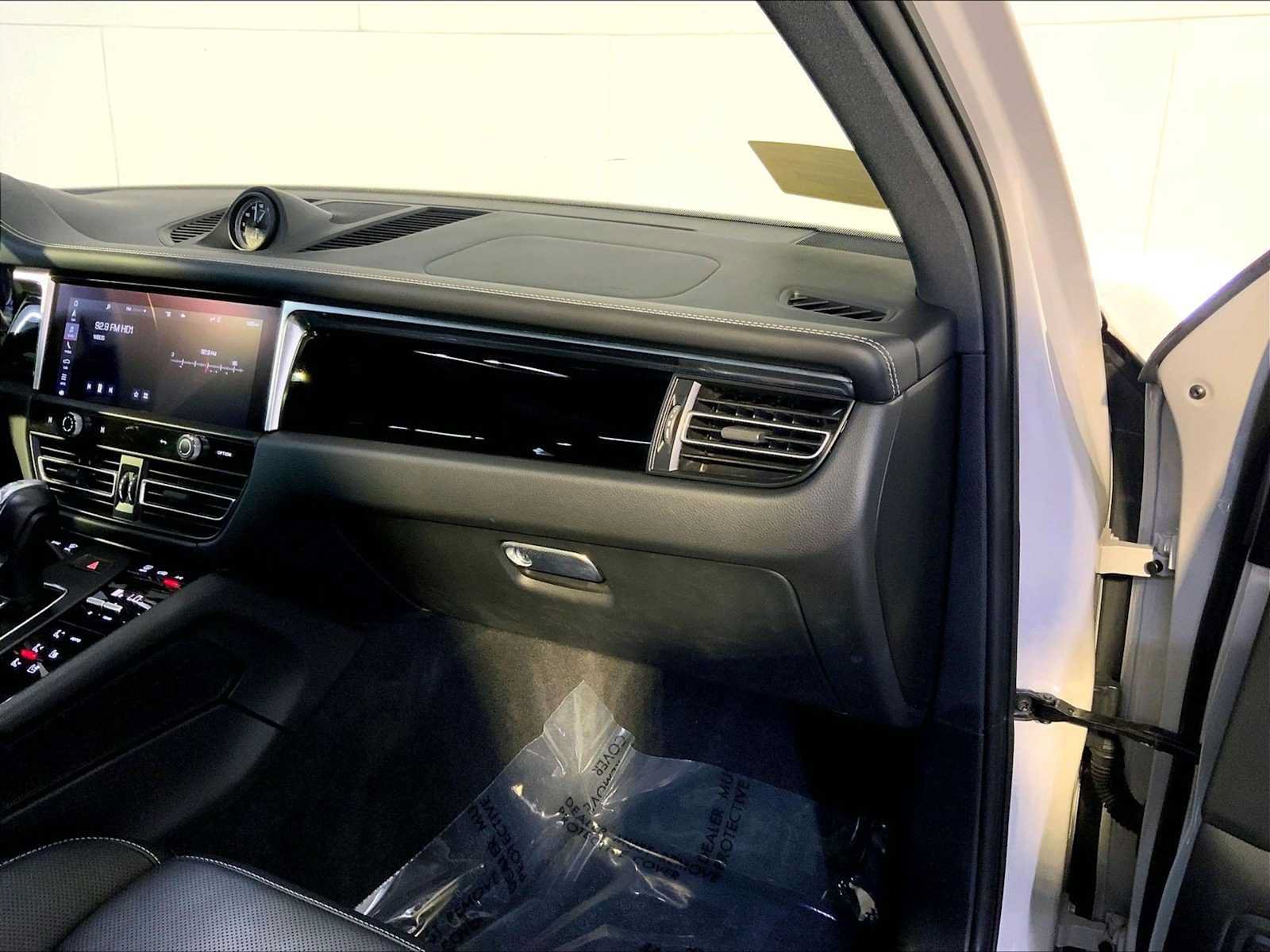 Certified 2024 Porsche Macan S AWD/4WD image 22