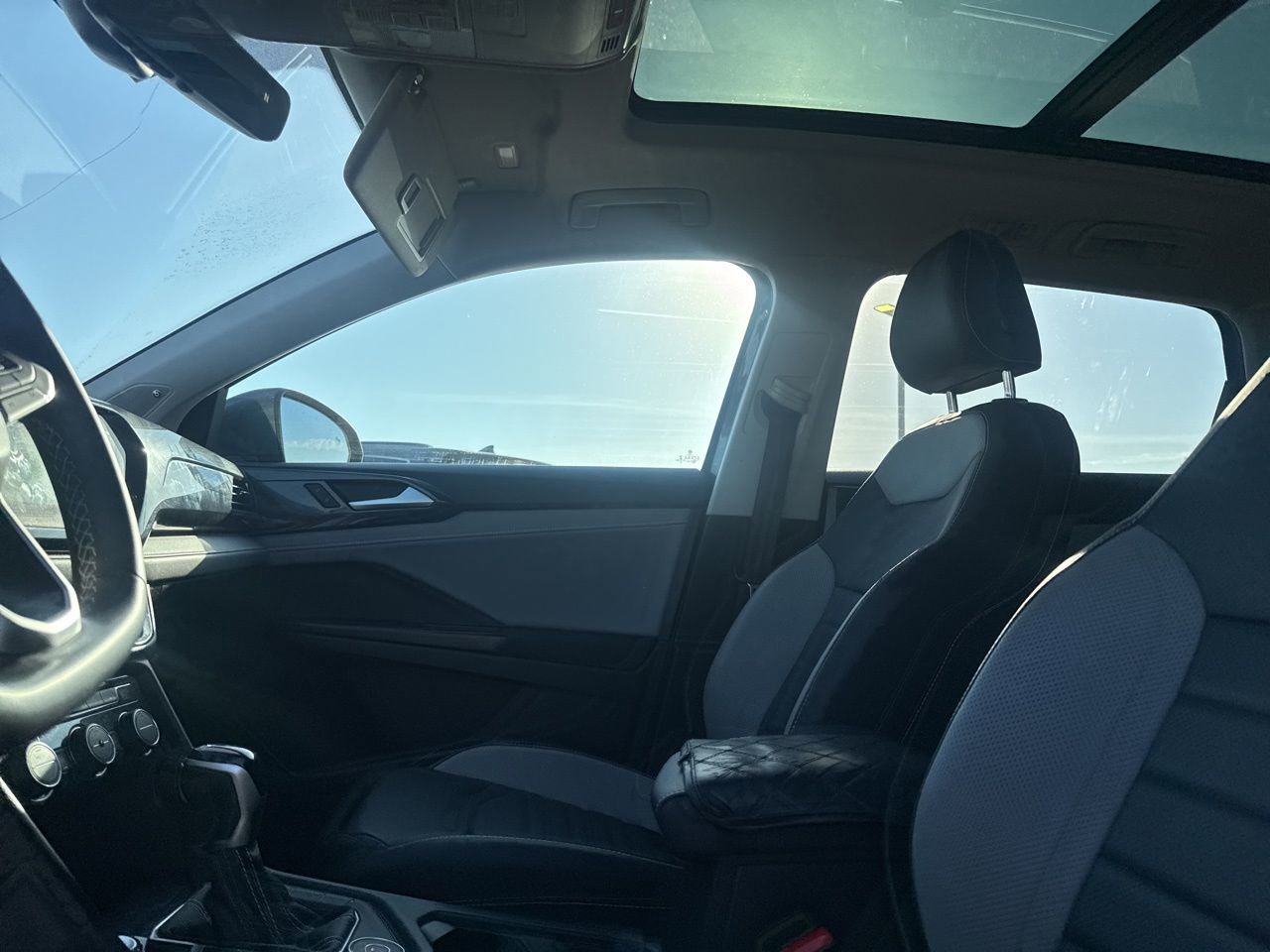 Used 2022 Volkswagen Taos SEL image 33