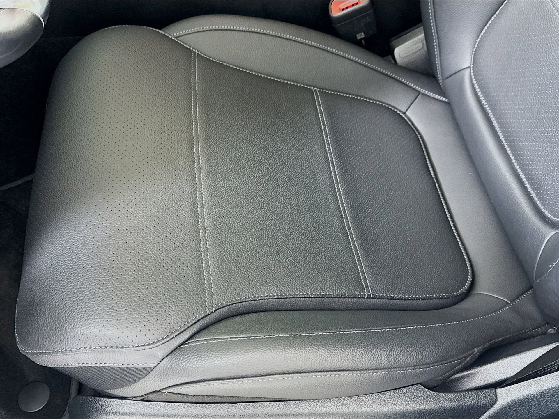 Certified 2025 Mercedes-Benz C 300 Sedan image 21