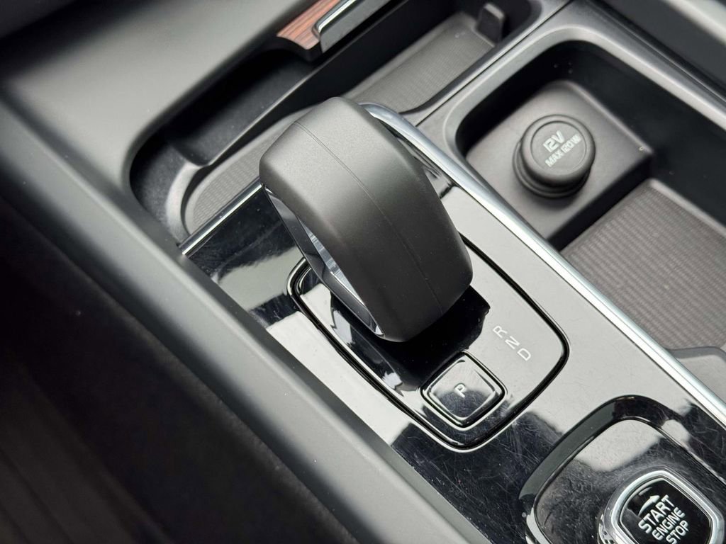 Certified 2023 Volvo XC60 B5 Plus w/ Climate Package image 27