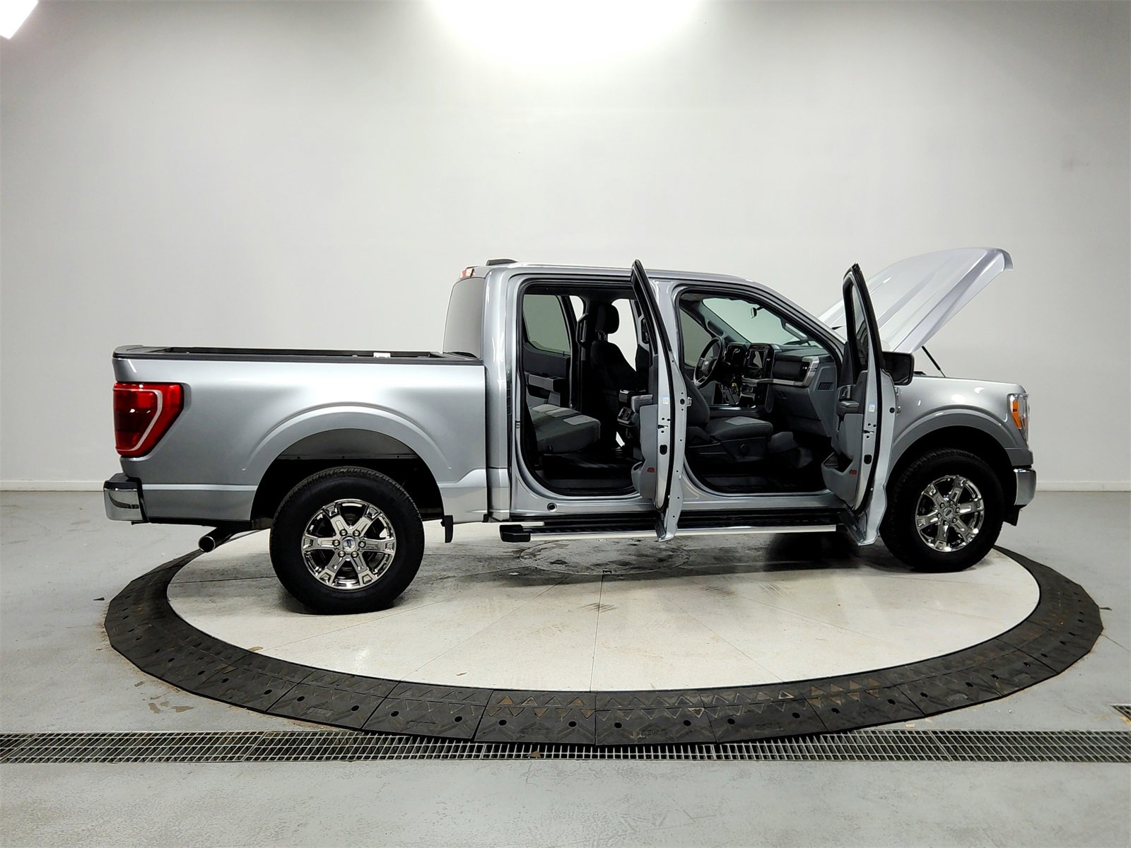 Used 2023 Ford F150 XLT w/ XTR Package image 16