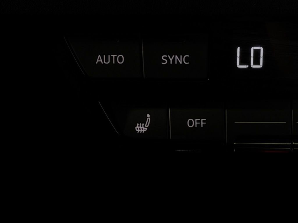 Used 2024 Audi Q4 e-tron Prestige AWD/4WD image 22