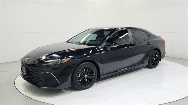 Used 2025 Toyota Camry SE w/ Convenience Package FWD image 3