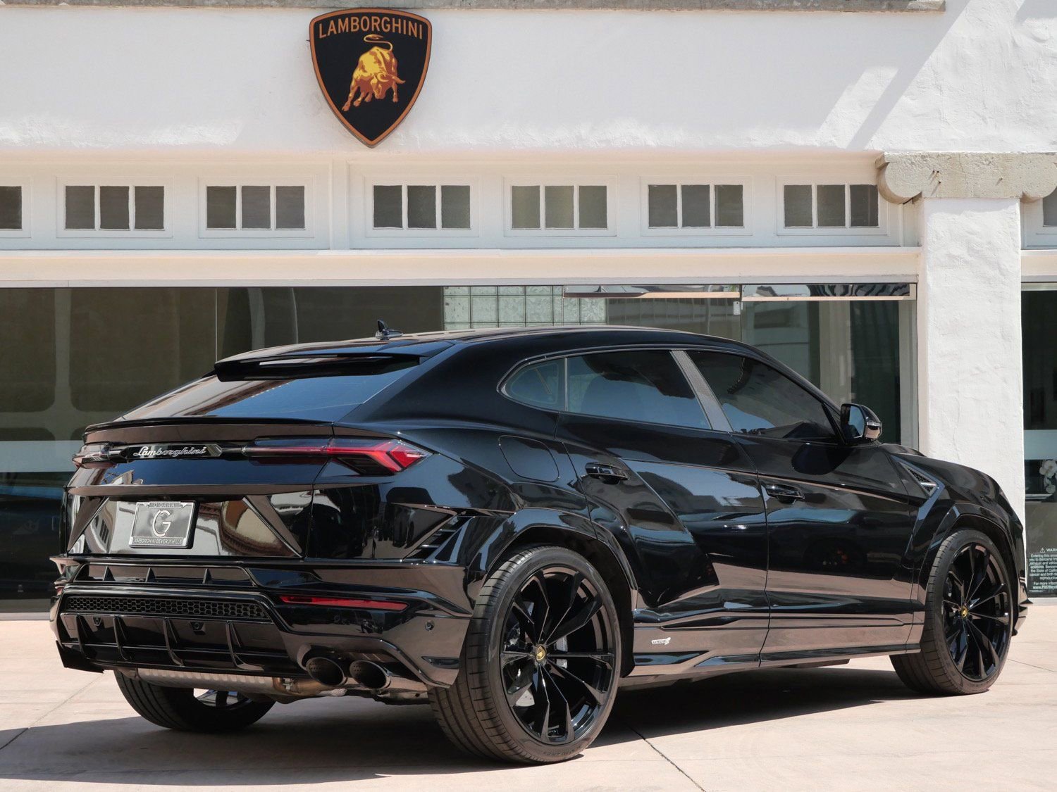 Used 2023 Lamborghini Urus S image 3