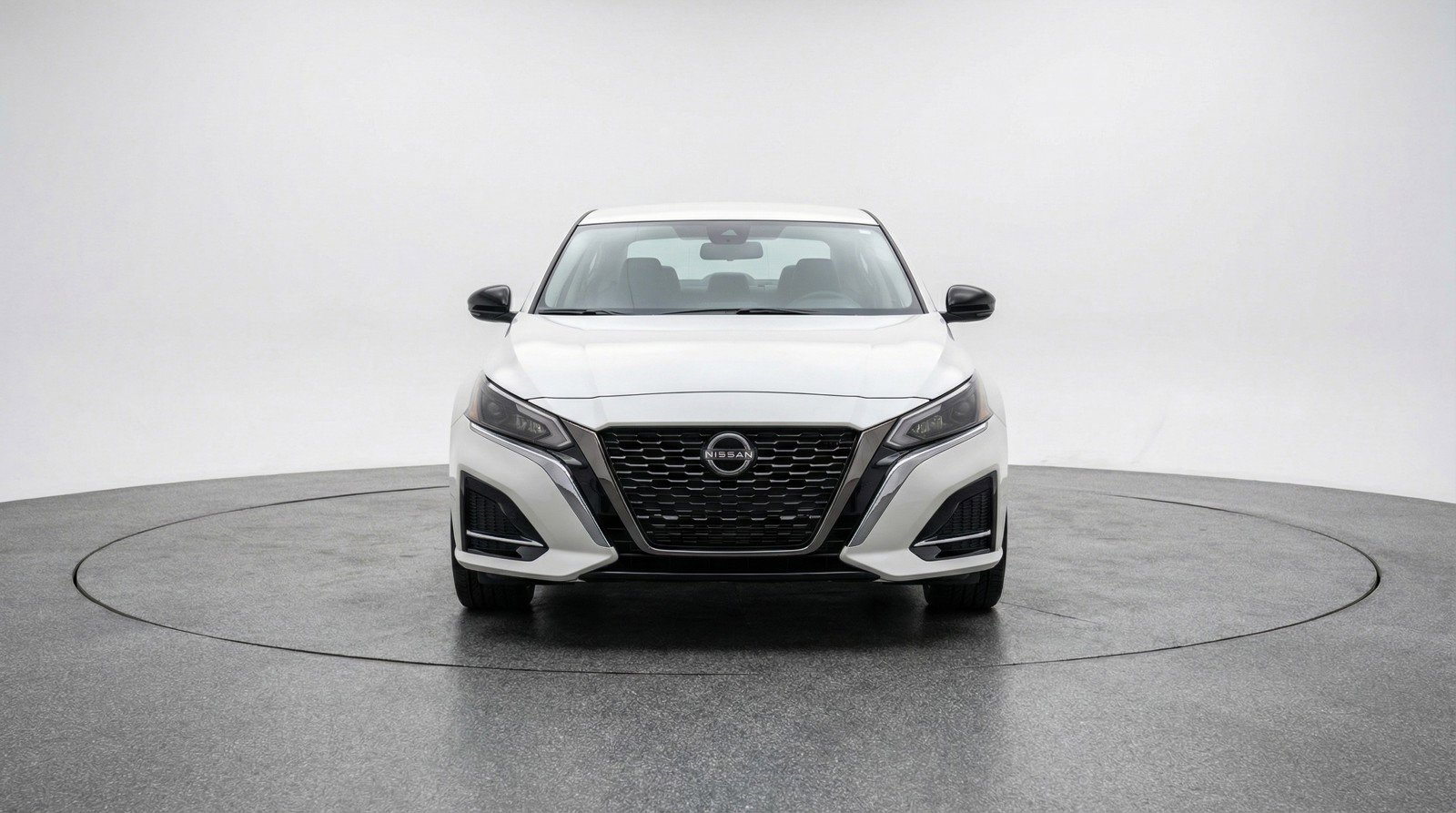 Used 2025 Nissan Altima 2.5 SV FWD image 2
