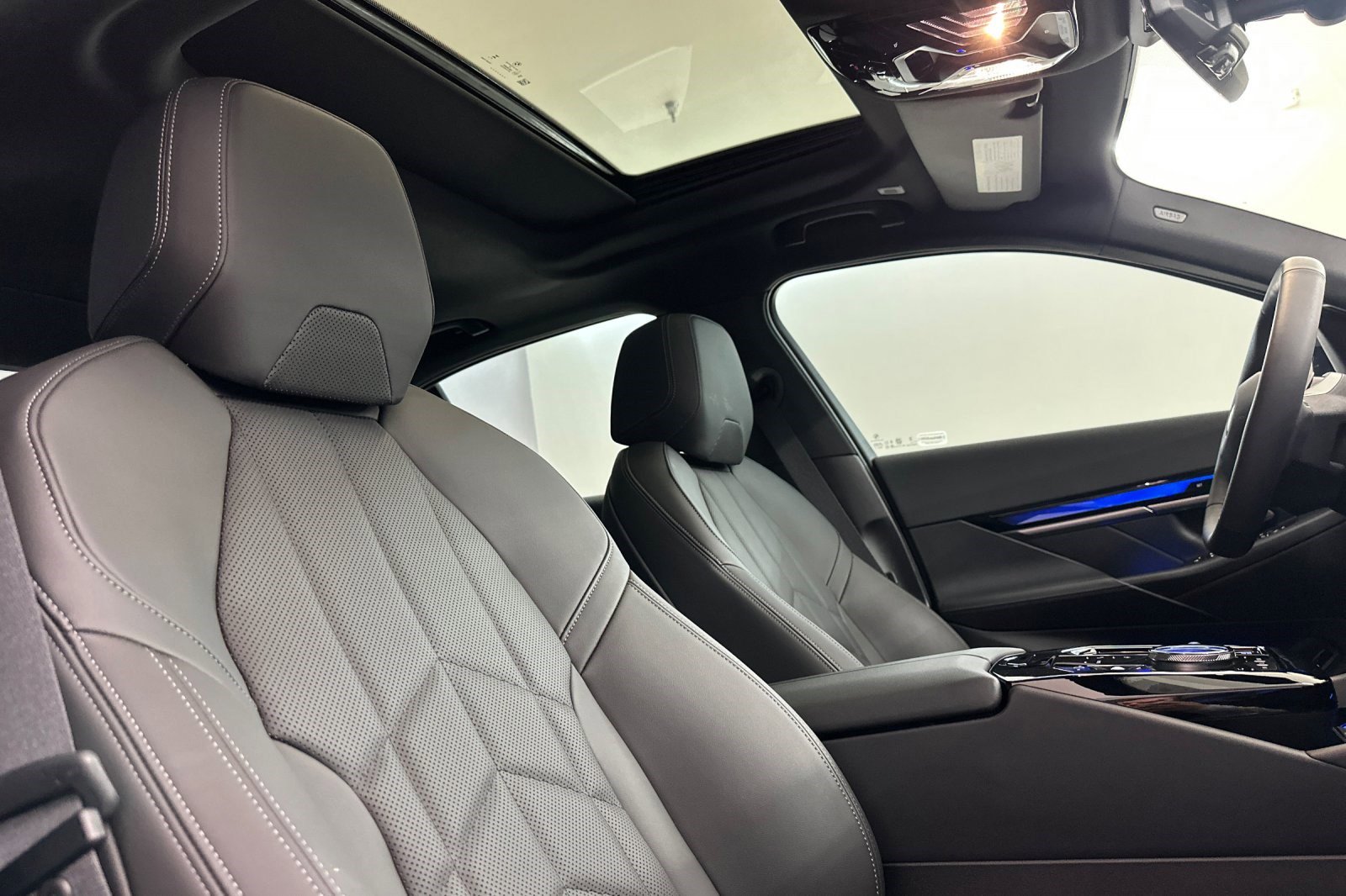 Certified 2024 BMW i5 eDrive40i w/ Premium Package RWD image 32