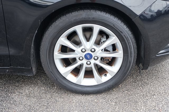 Used 2017 Ford Fusion SE FWD image 11