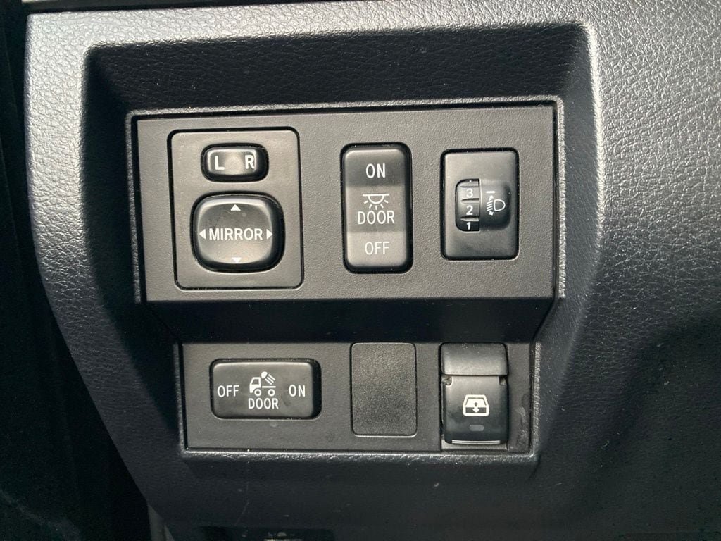 Used 2017 Toyota Tundra SR5 w/ SR5 Upgrade Package RWD image 13