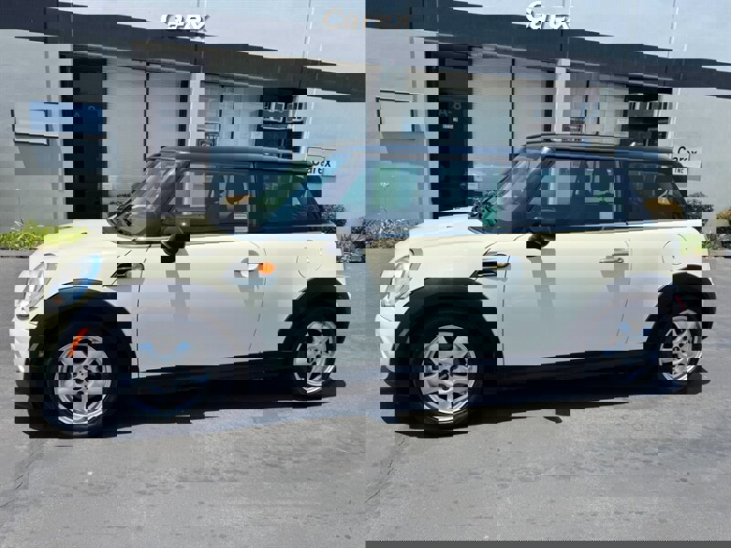 Used 2011 MINI Cooper Hardtop image 7