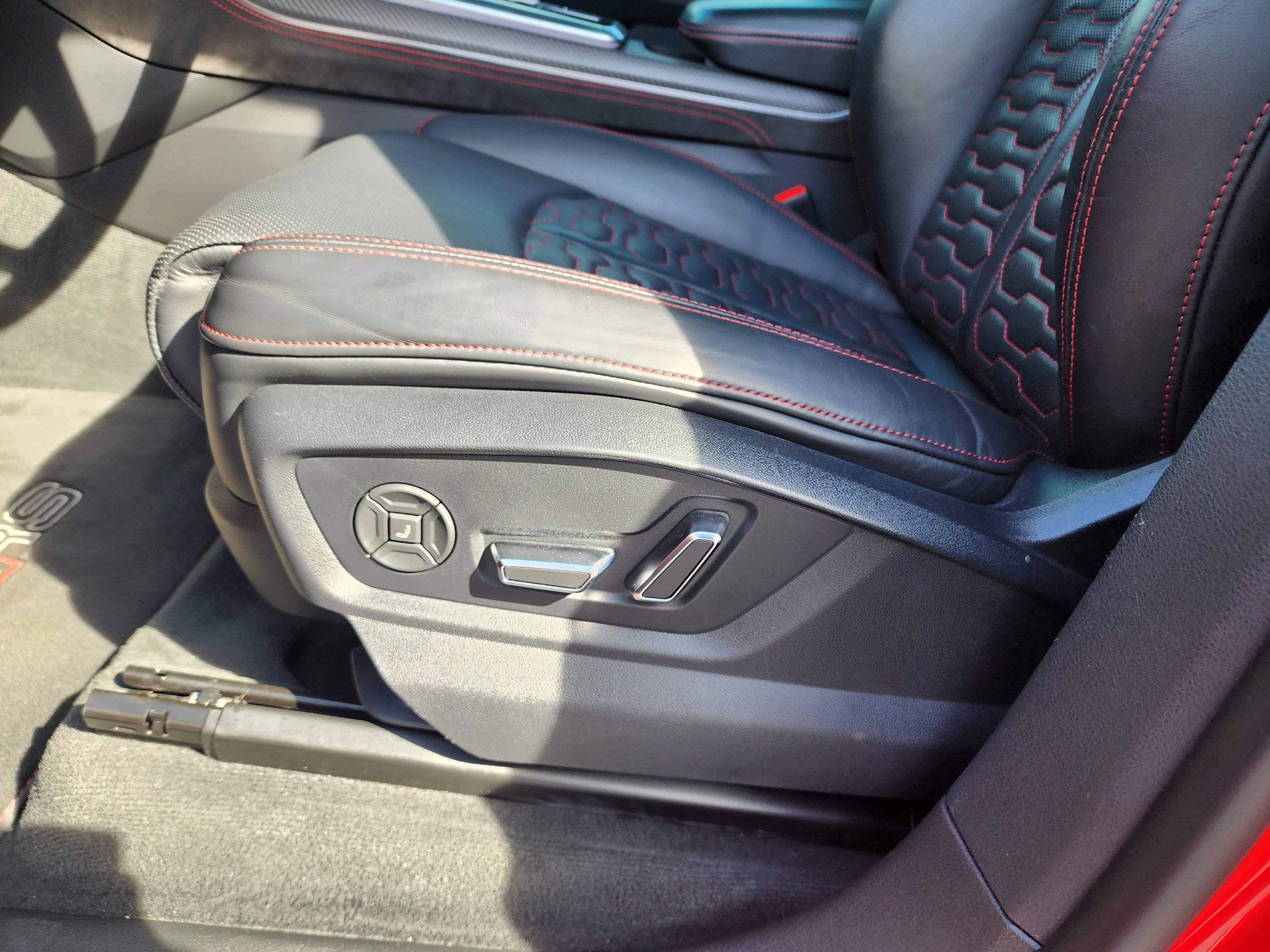 Used 2022 Audi RS Q8 w/ Carbon Optic Package image 26