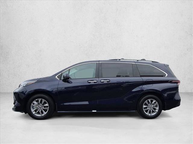 Used 2025 Toyota Sienna XLE AWD/4WD image 8