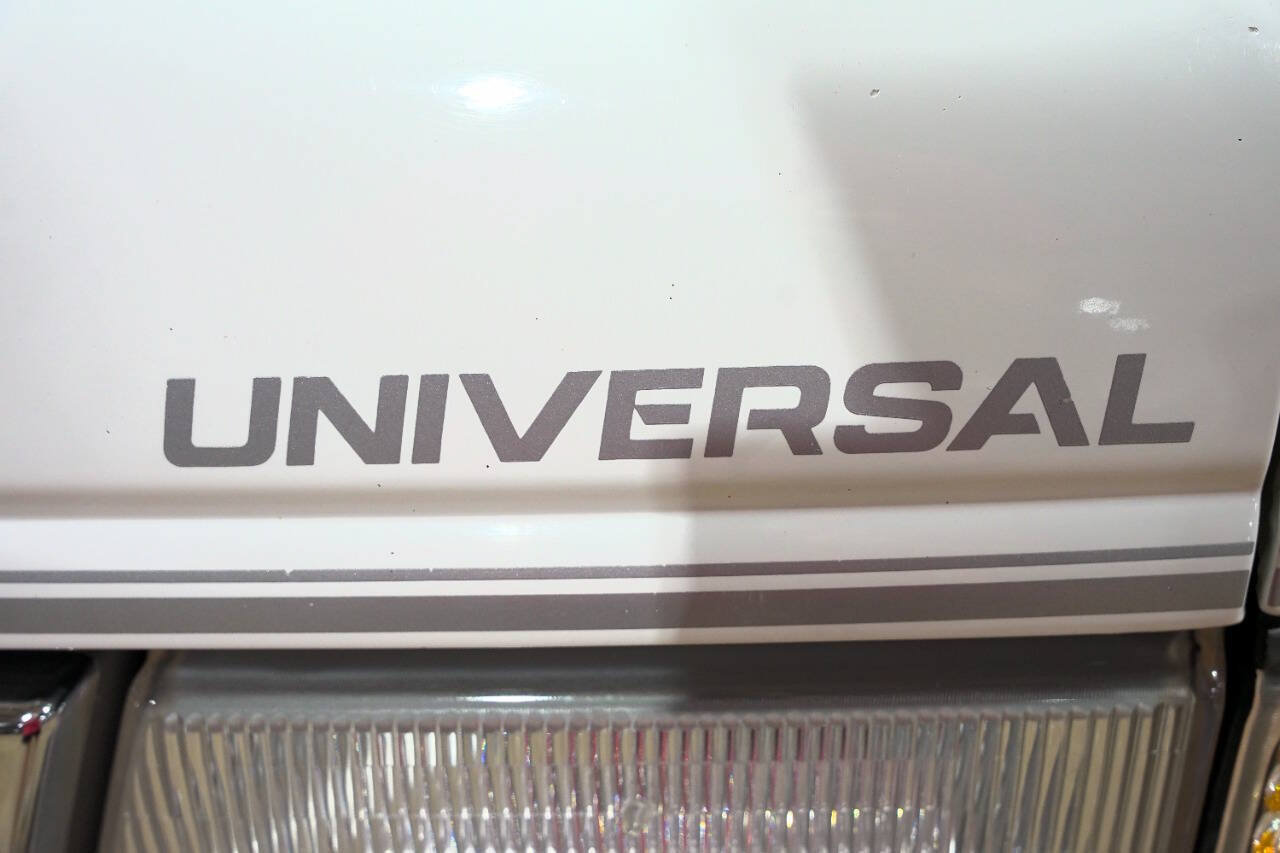 Used 1999 Ford E-150 and Econoline 150 RWD image 19