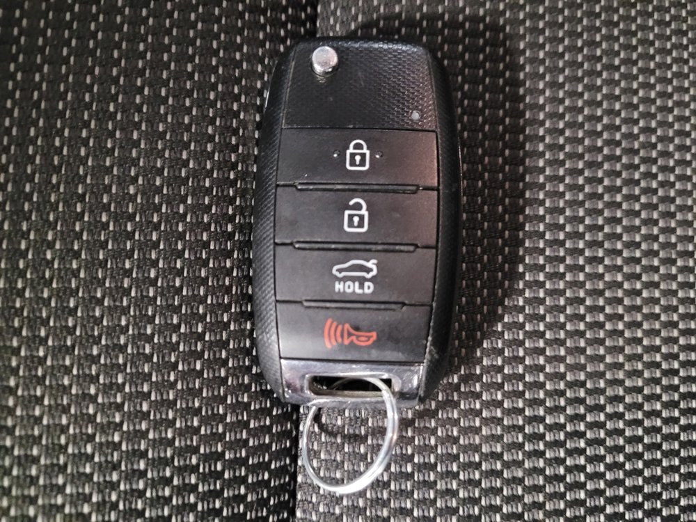 Used 2017 Kia Forte LX image 32