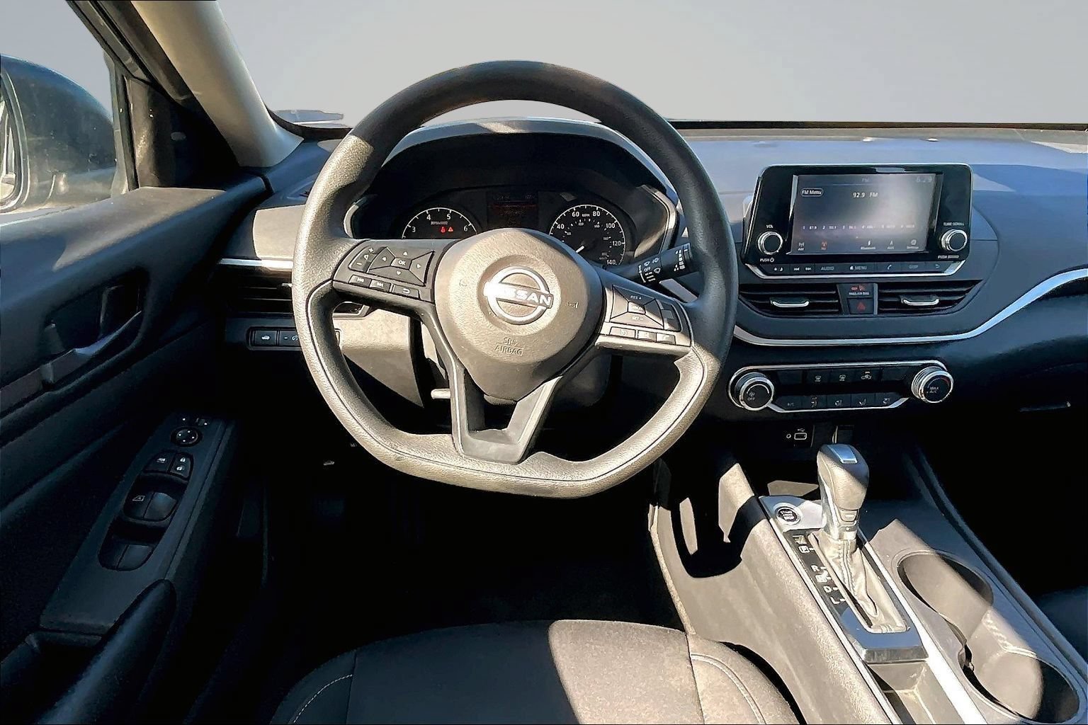 Used 2024 Nissan Altima 2.5 S FWD image 9