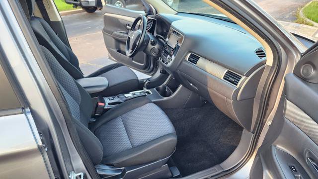 Used 2014 Mitsubishi Outlander SE FWD image 14