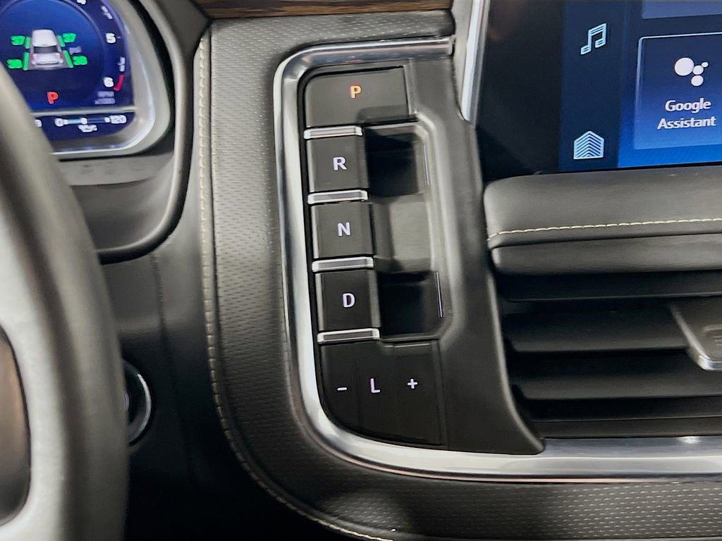 Used 2023 Chevrolet Suburban Premier image 17