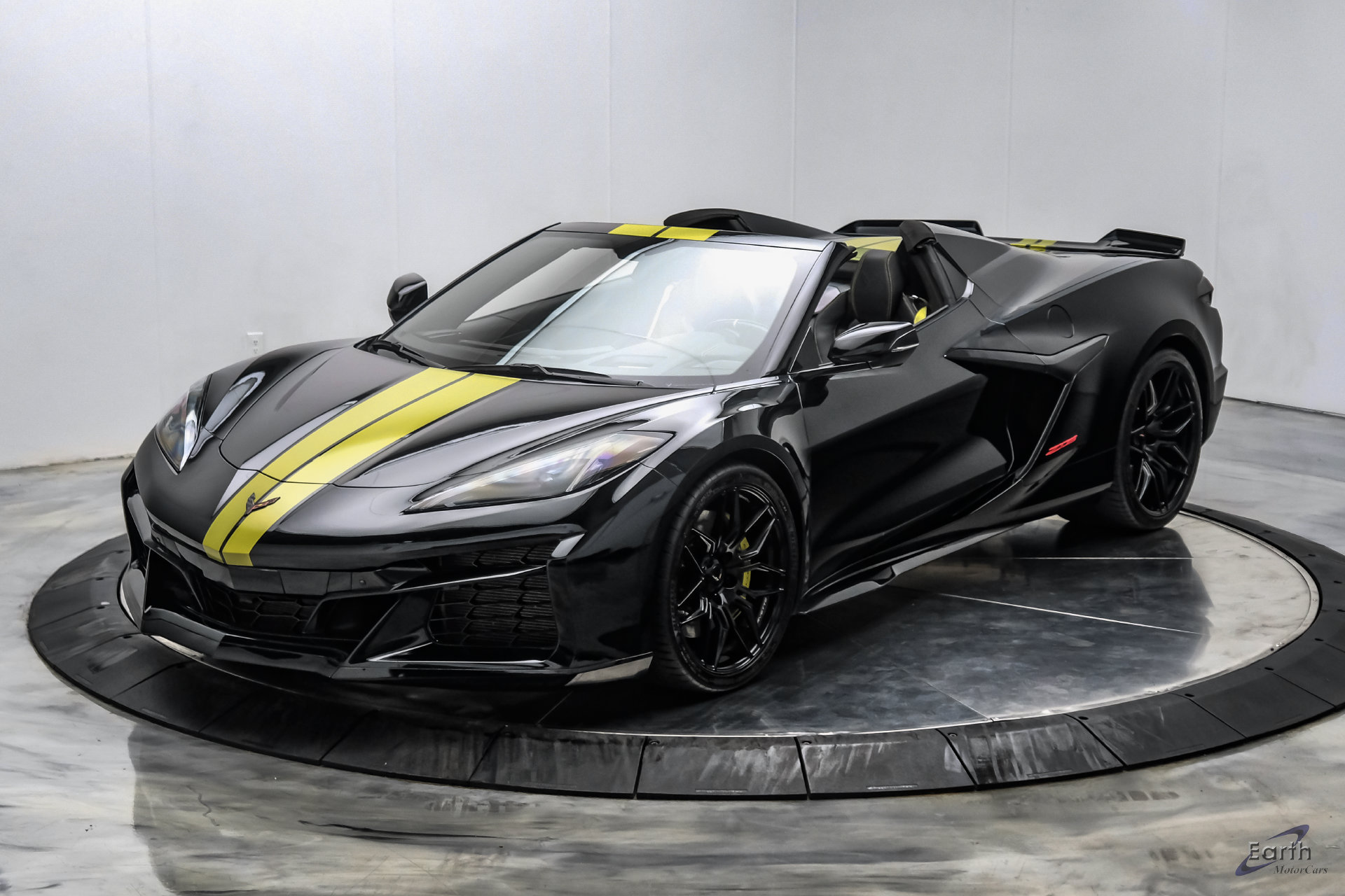 Used 2023 Chevrolet Corvette Z06 w/ Stealth Interior Trim Package RWD image 7