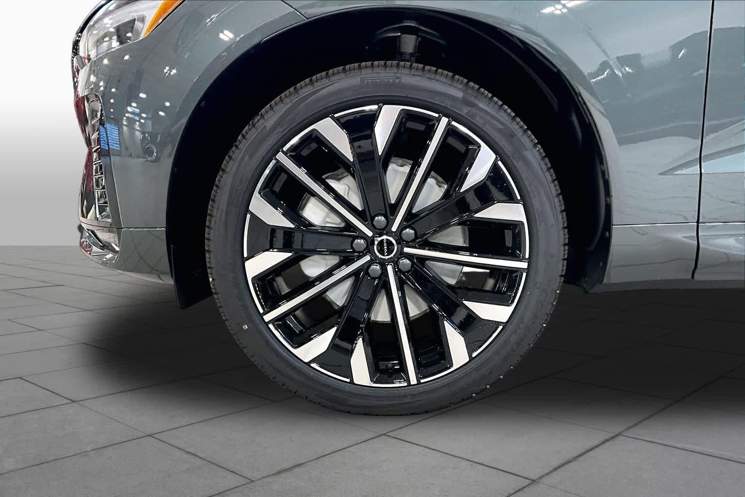 New 2027 Volvo XC60 B5 Ultra AWD/4WD image 16
