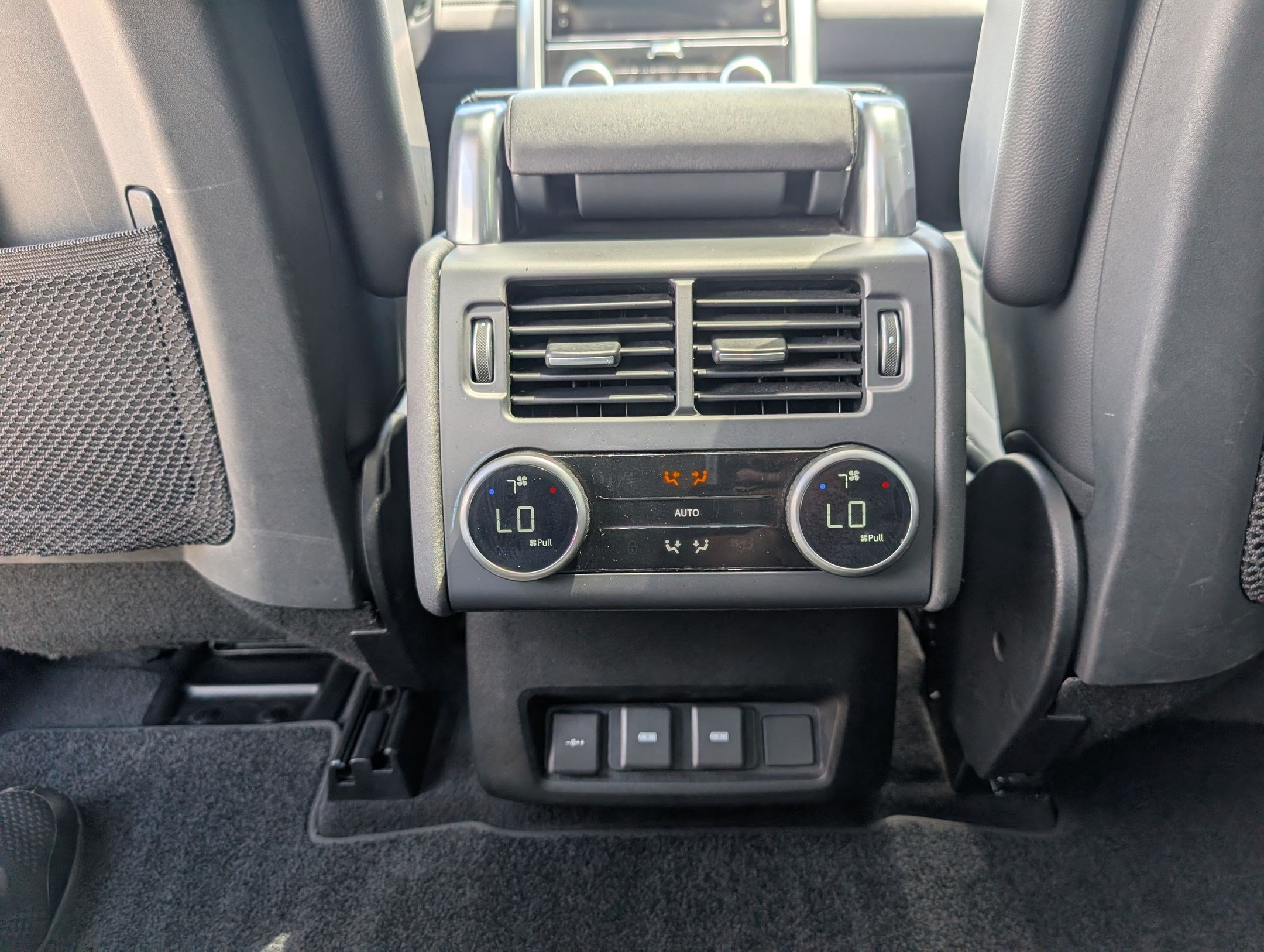 Used 2024 Land Rover Discovery S AWD/4WD image 31