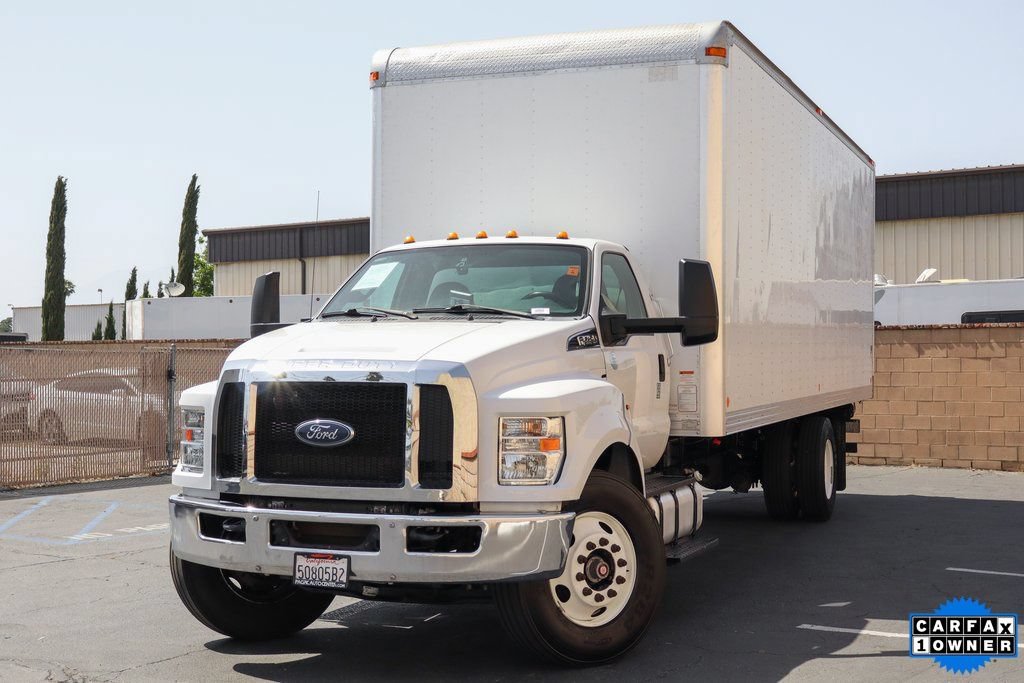 Used 2017 Ford F750 2WD Regular Cab Super Duty image 4