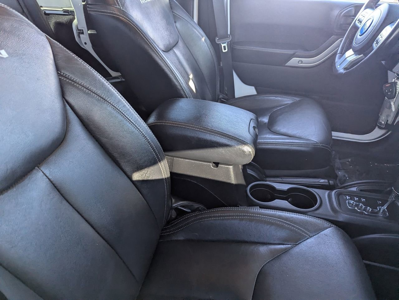 Used 2016 Jeep Wrangler Unlimited Rubicon image 11