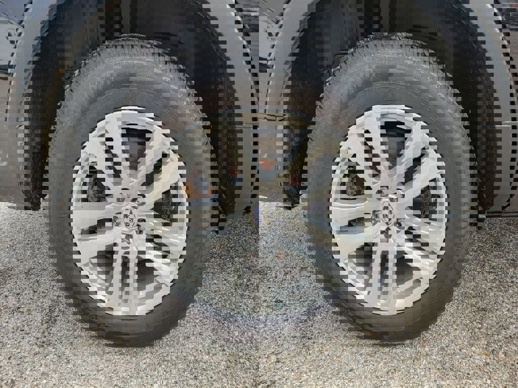 Used 2019 Ford Explorer XLT image 5