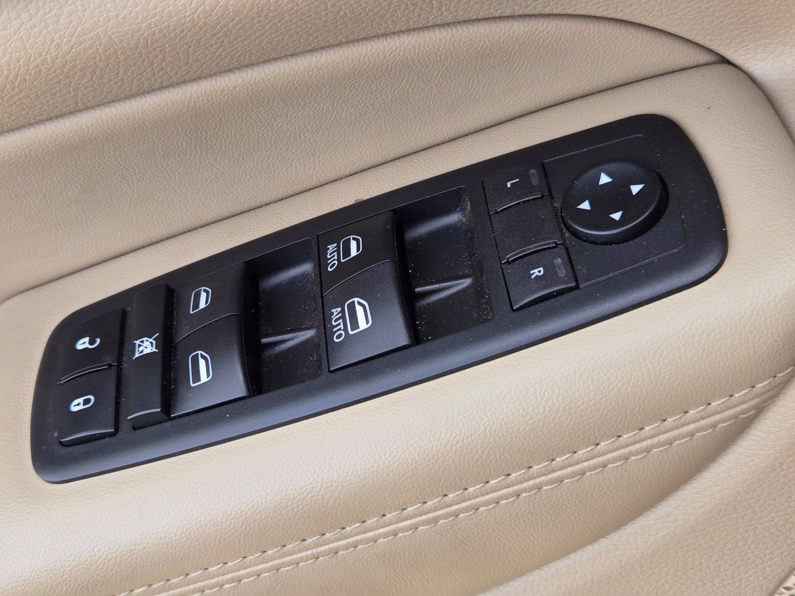 Used 2019 Jeep Grand Cherokee Limited AWD/4WD image 16