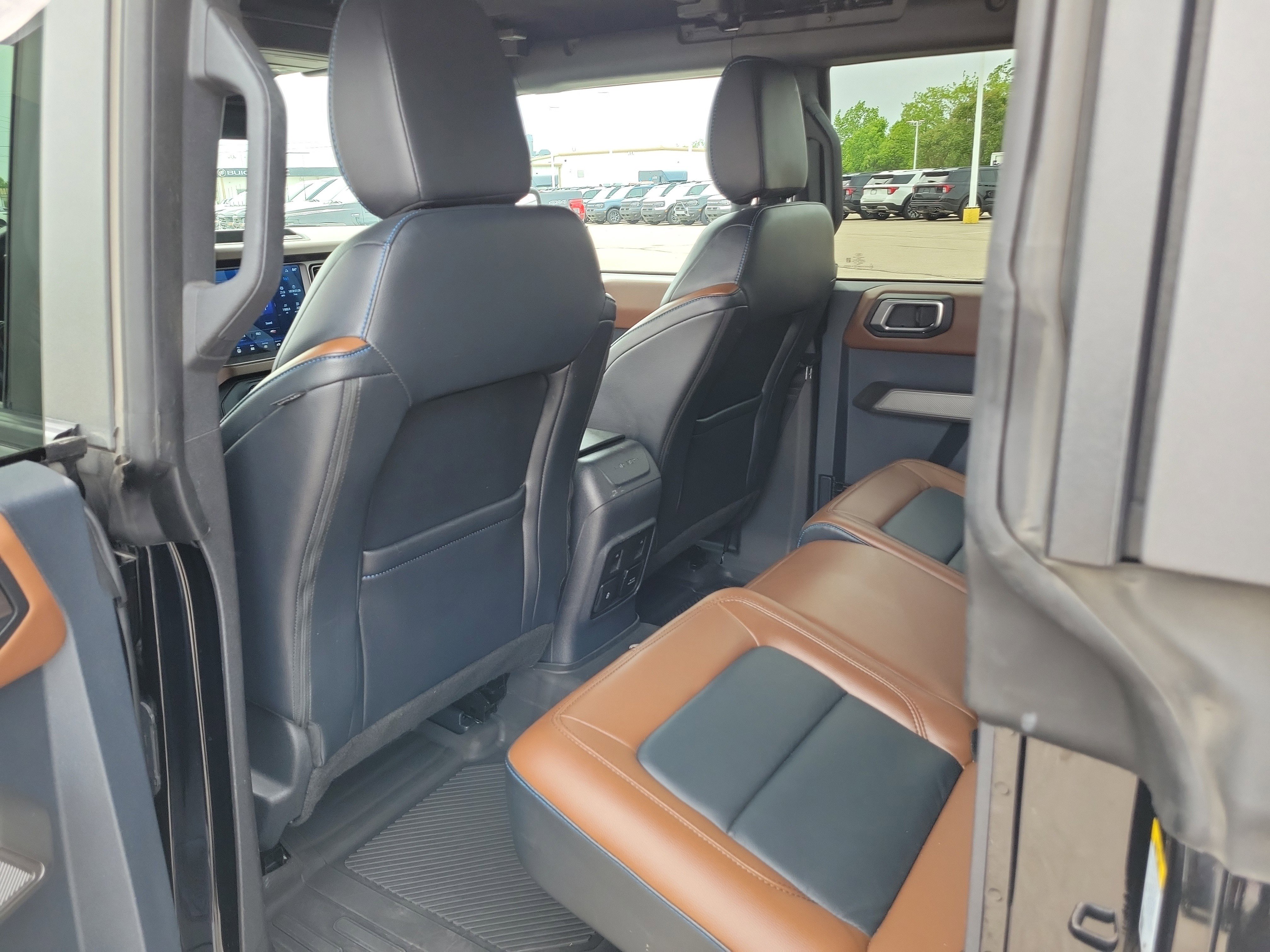 Used 2023 Ford Bronco Outer Banks AWD/4WD image 13