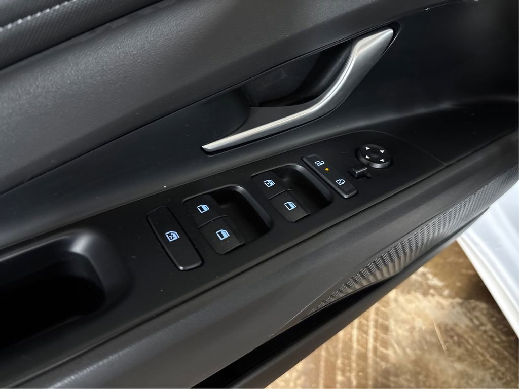 Used 2024 Hyundai Elantra SEL w/ Convenience Package image 35