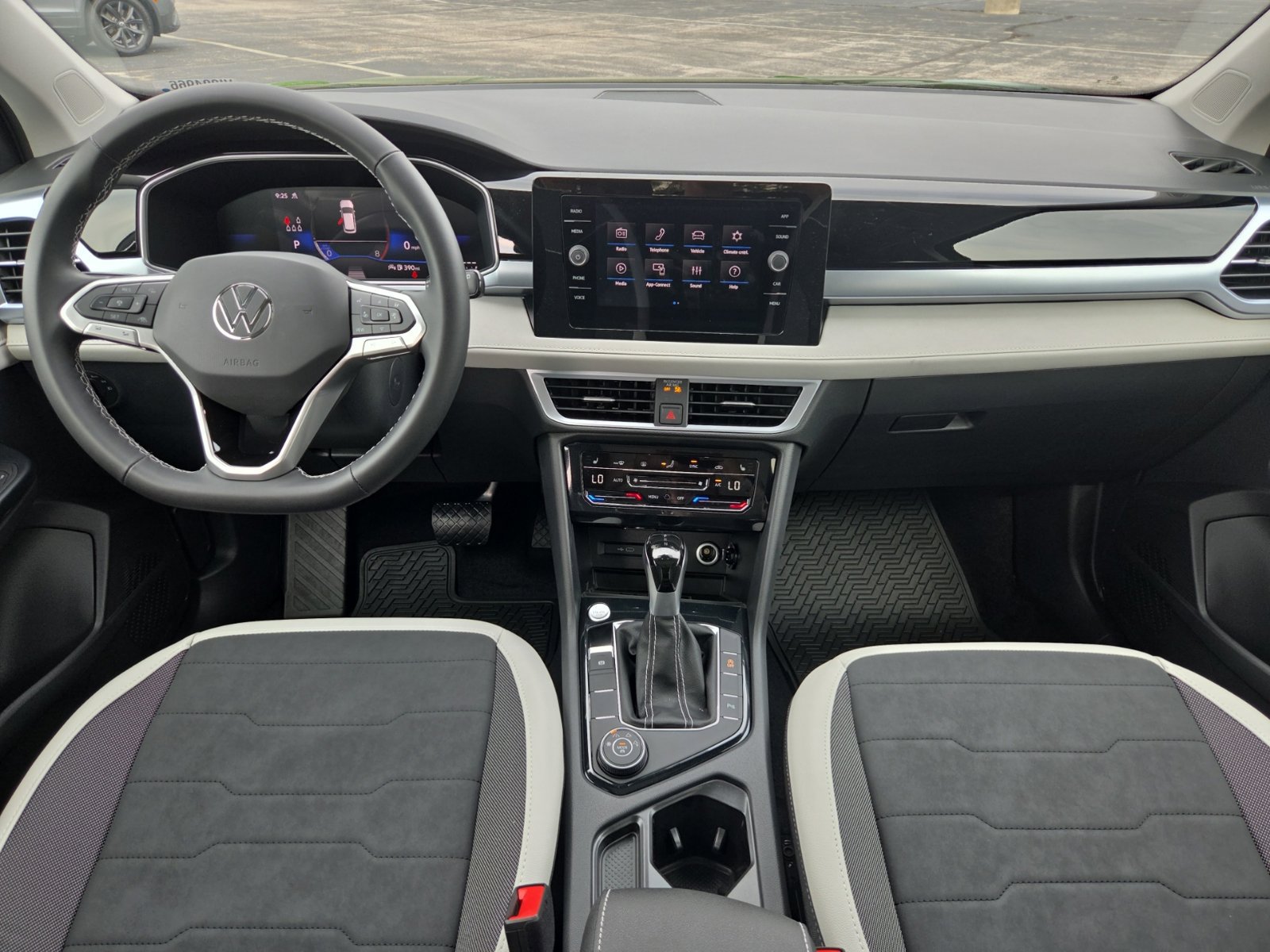New 2027 Volkswagen Taos SE AWD/4WD image 23