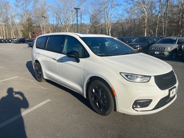 Used 2023 Chrysler Pacifica Limited w/ S Appearance Package FWD image 5