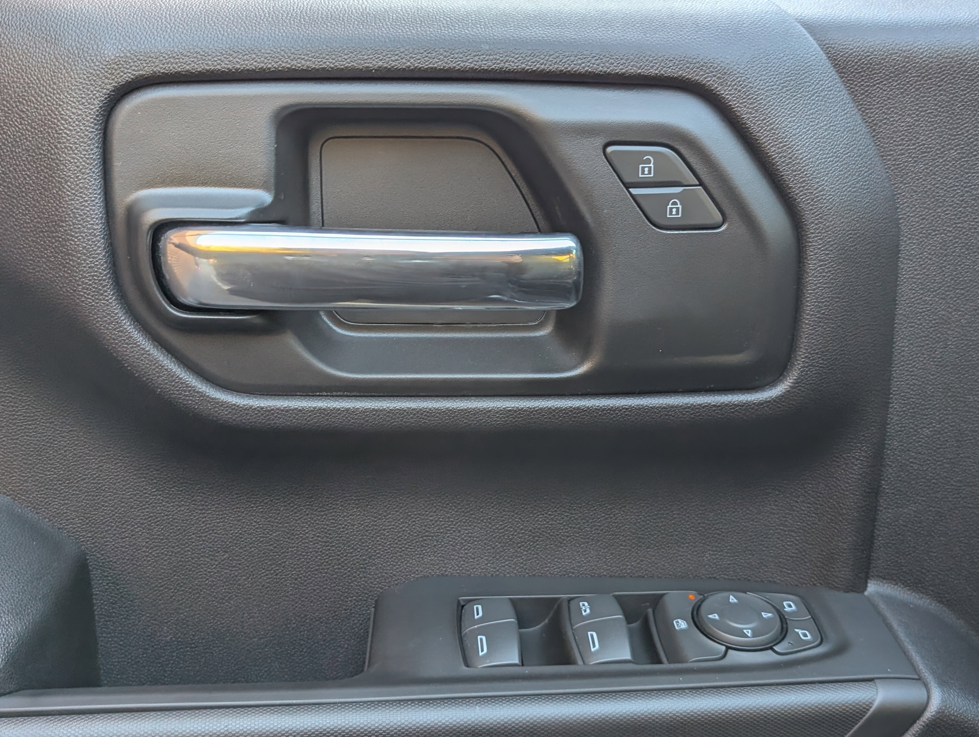 Used 2024 Chevrolet Silverado 1500 Custom image 15