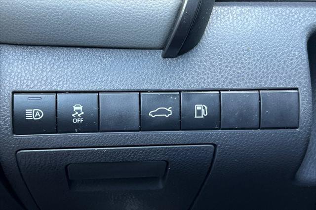 Certified 2018 Toyota Camry LE FWD image 27