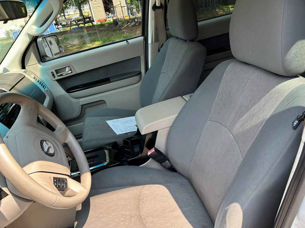 Used 2010 MAZDA Tribute i Sport FWD image 9