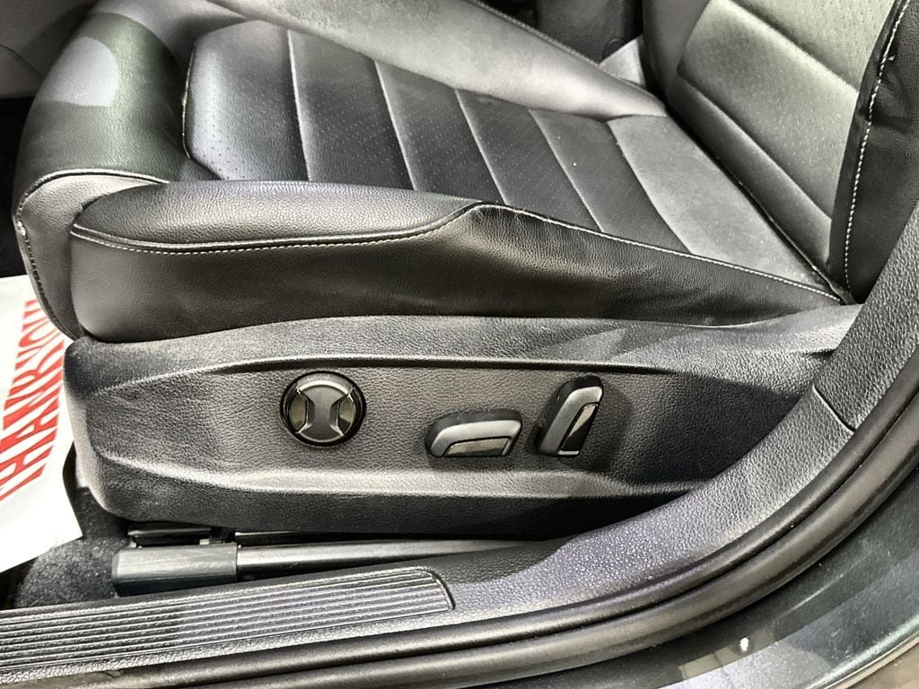 Used 2017 Volkswagen Golf SEL FWD image 13