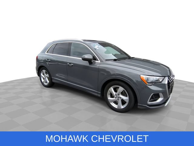 Used 2020 Audi Q3 2.0T Premium w/ Convenience Package AWD/4WD image 2
