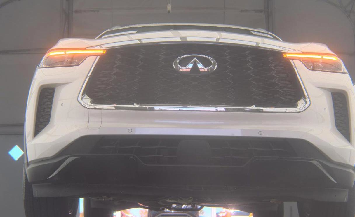 Certified 2023 INFINITI QX60 Luxe w/ Performance Audio Package image 3