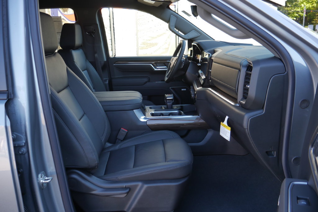 New 2026 Chevrolet Silverado 1500 RST w/ Rally Edition AWD/4WD image 9