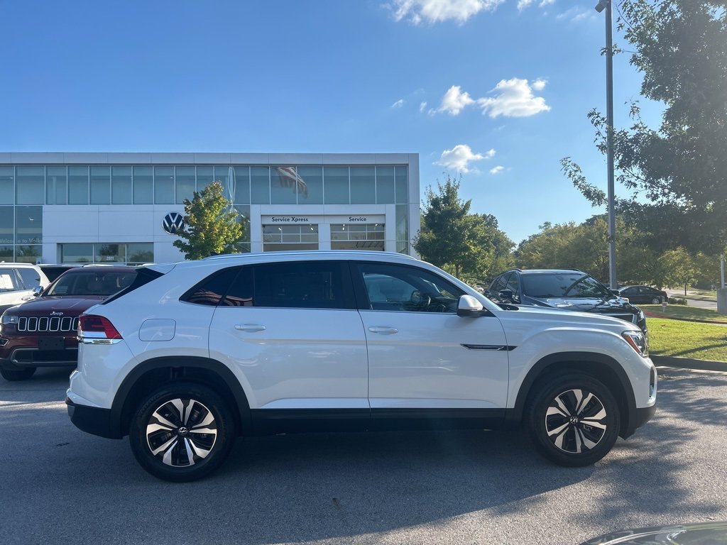 New 2026 Volkswagen Atlas Cross Sport SE image 2