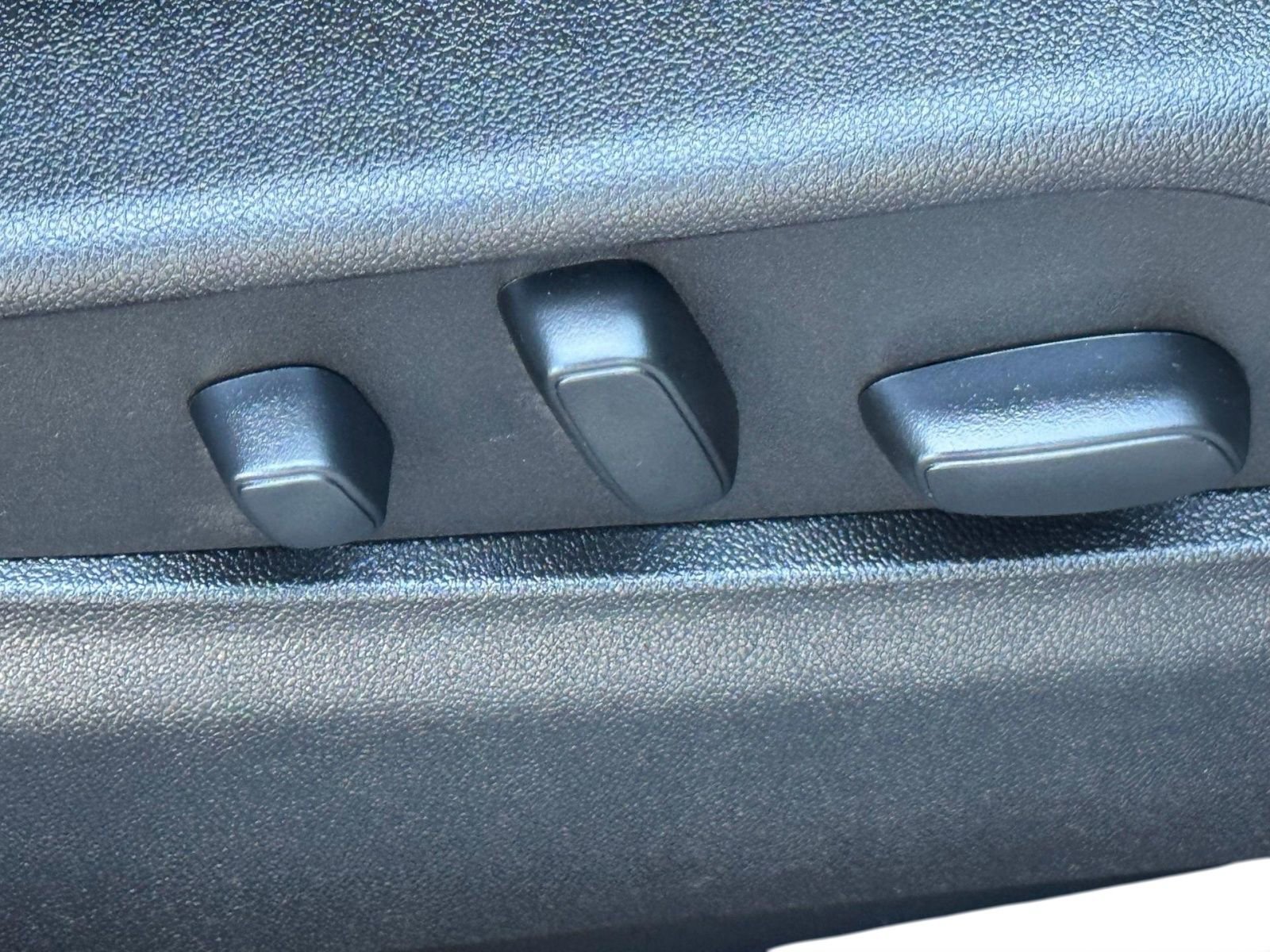 Used 2023 Cadillac XT4 Luxury w/ Driver Awareness Package image 13