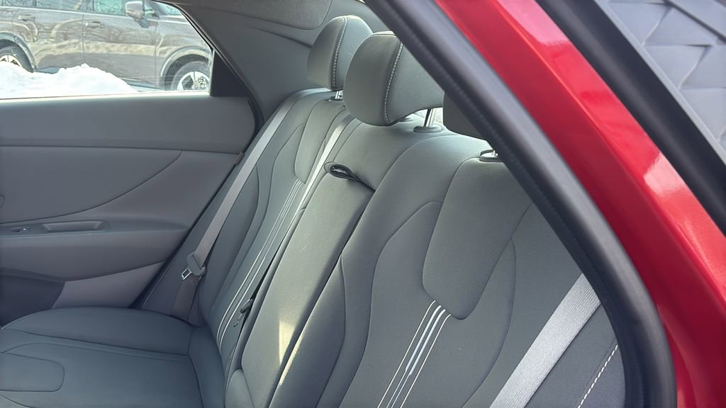 Used 2025 Hyundai Elantra SEL image 30
