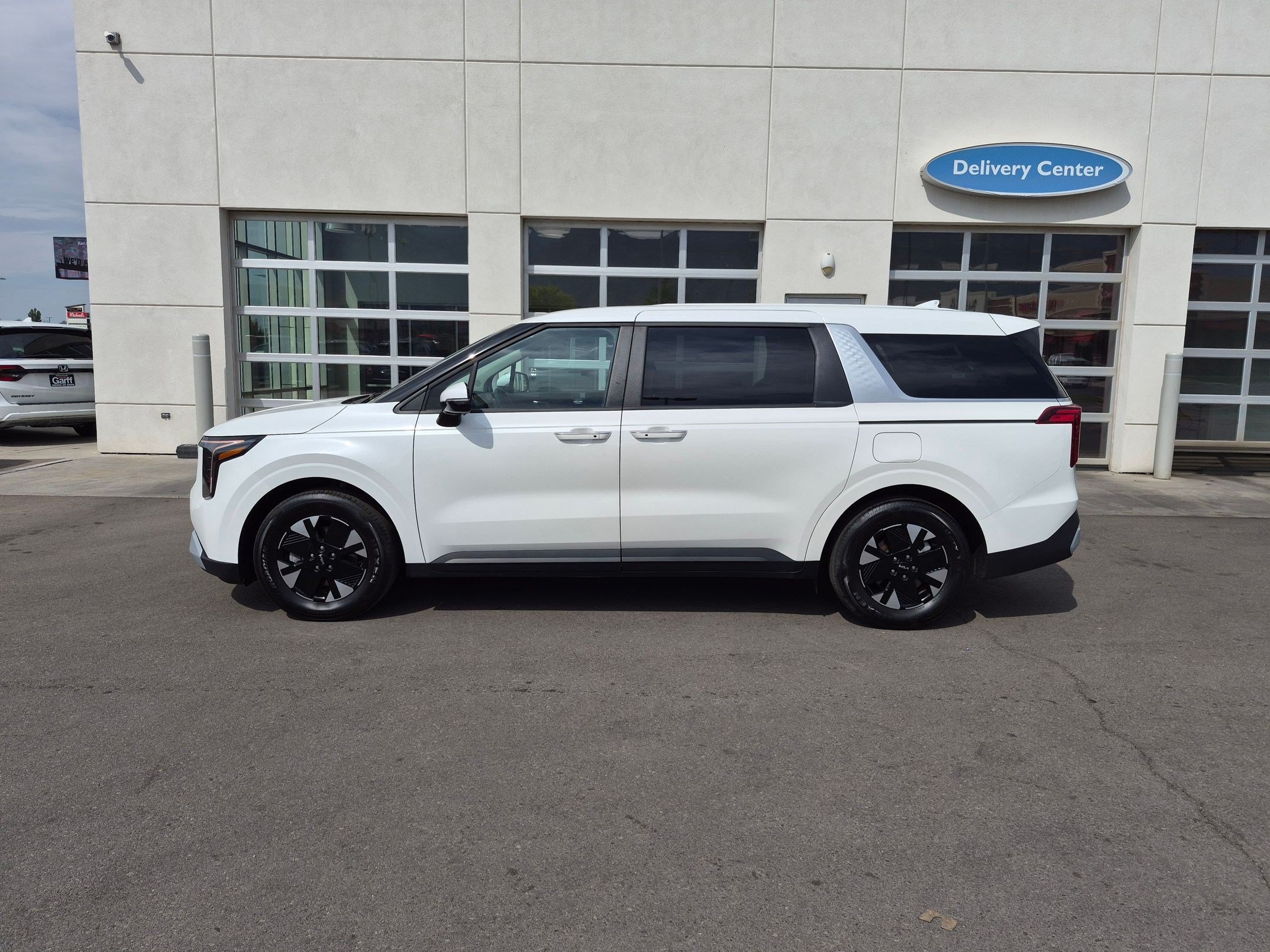 Used 2026 Kia Carnival LXS FWD image 10
