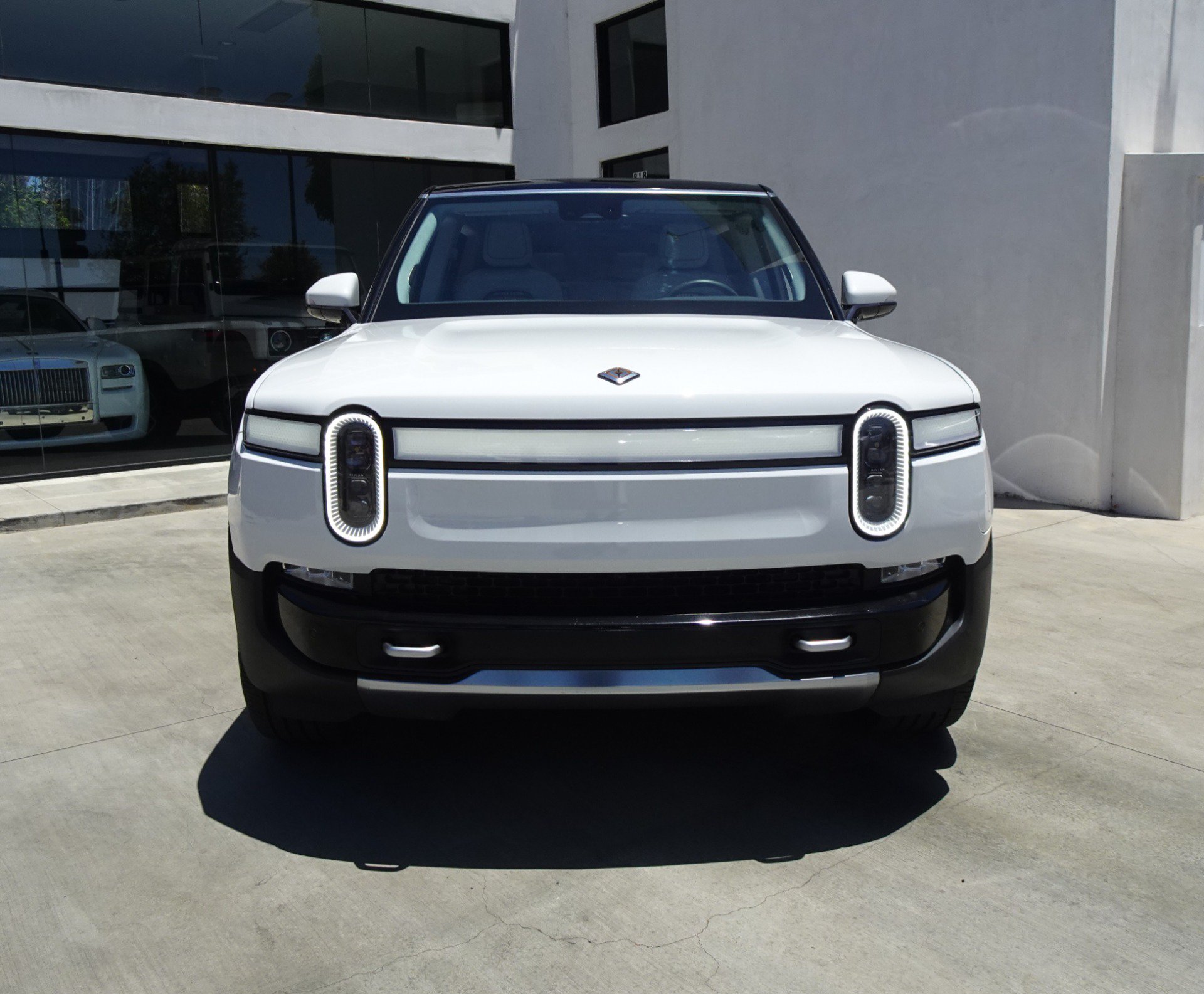 Used 2024 Rivian R1S Adventure AWD/4WD image 3