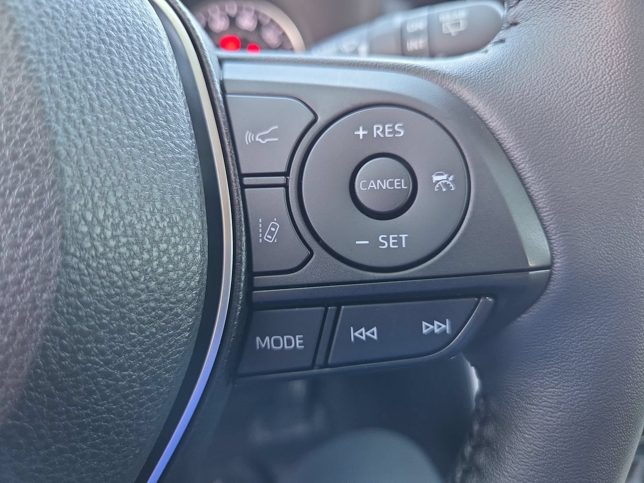 Used 2022 Toyota RAV4 XLE Premium FWD image 30