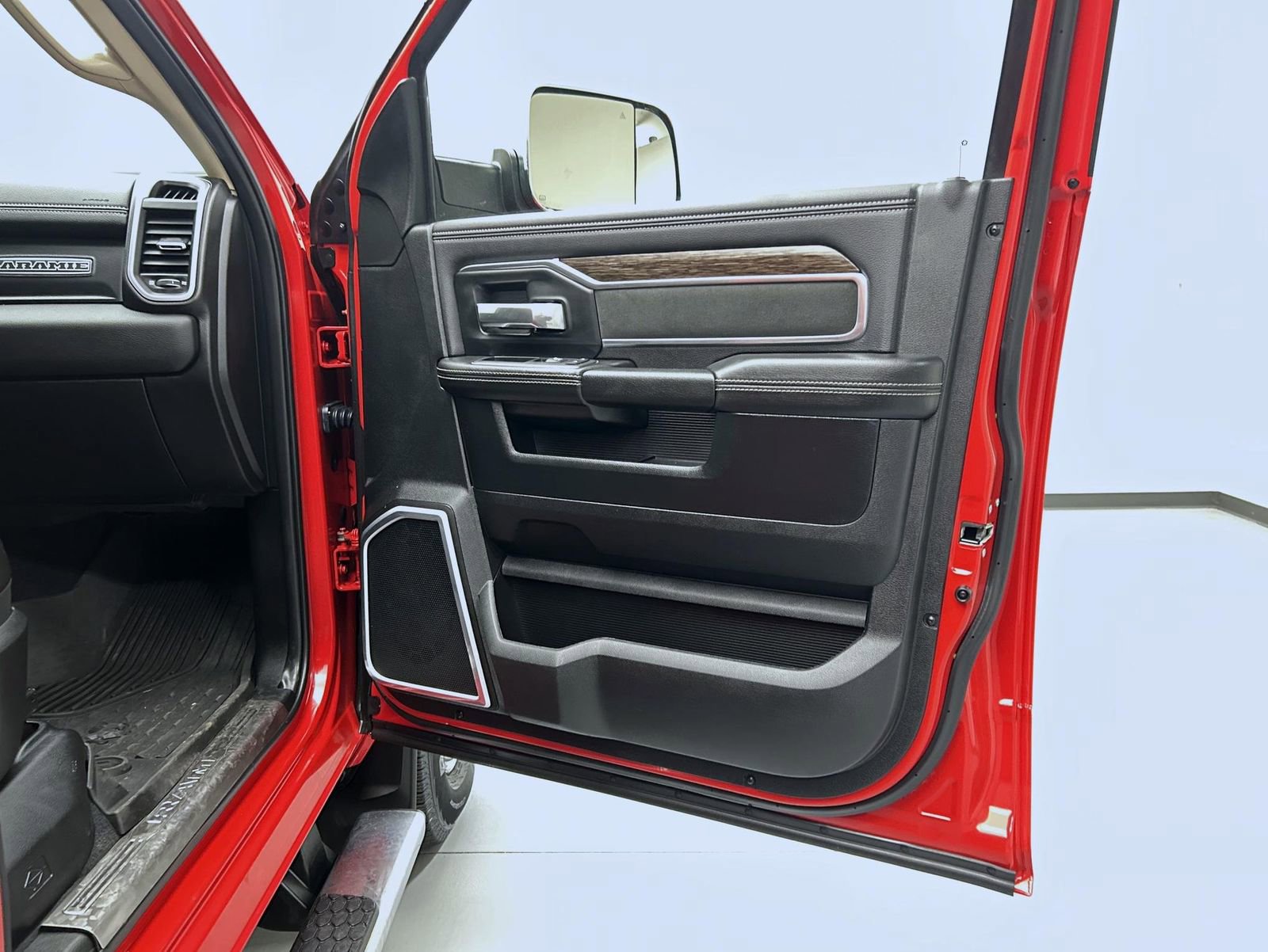 Used 2020 RAM 3500 Laramie image 16